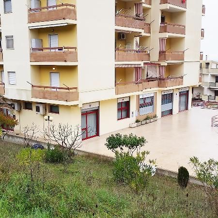 דירות מטרה Casa Vacanze La Rocca מראה חיצוני תמונה