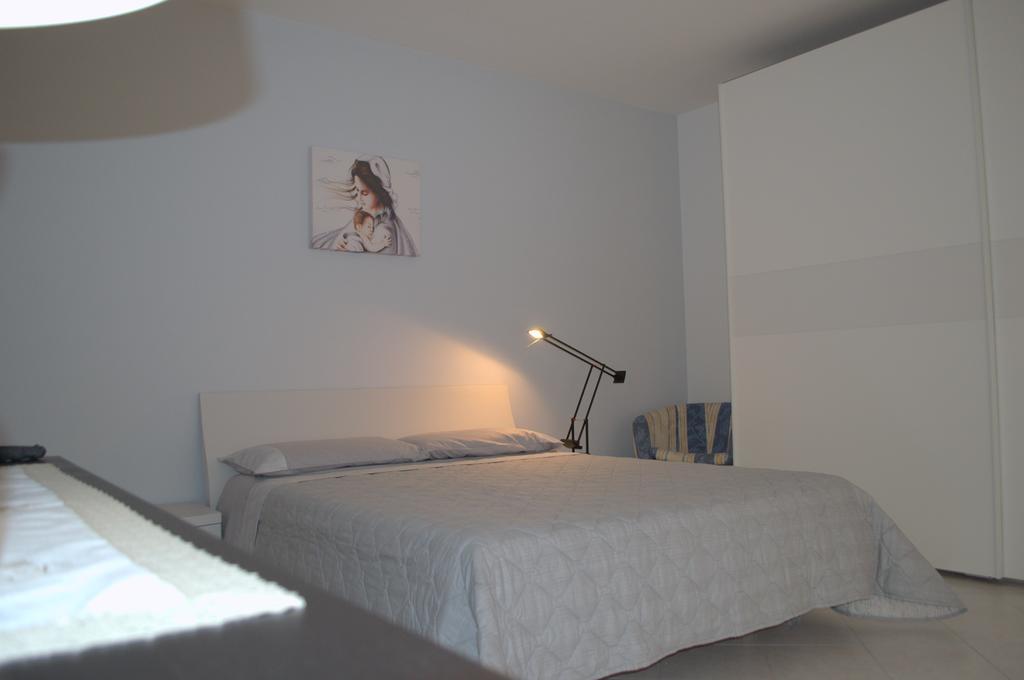 דירות מטרה Casa Vacanze La Rocca מראה חיצוני תמונה